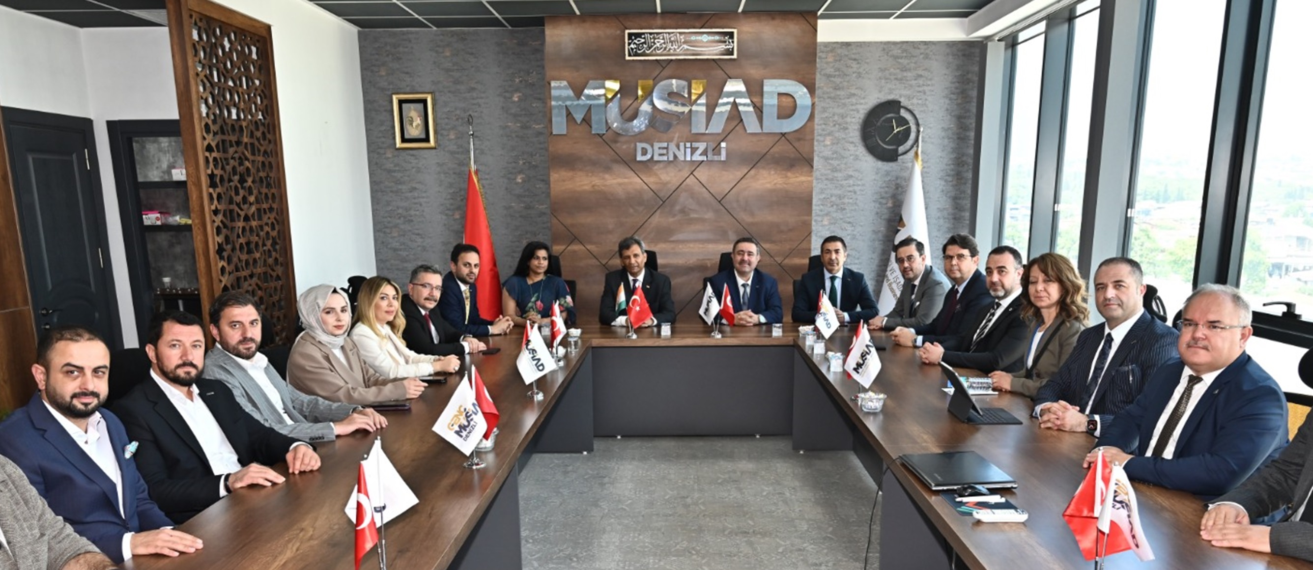 TÜRK VE HİNDİSTANLI YATIRIMCILAR DENİZLİ'DE İŞ VE YATIRIM FIRSATLARINI GÖRÜŞTÜ