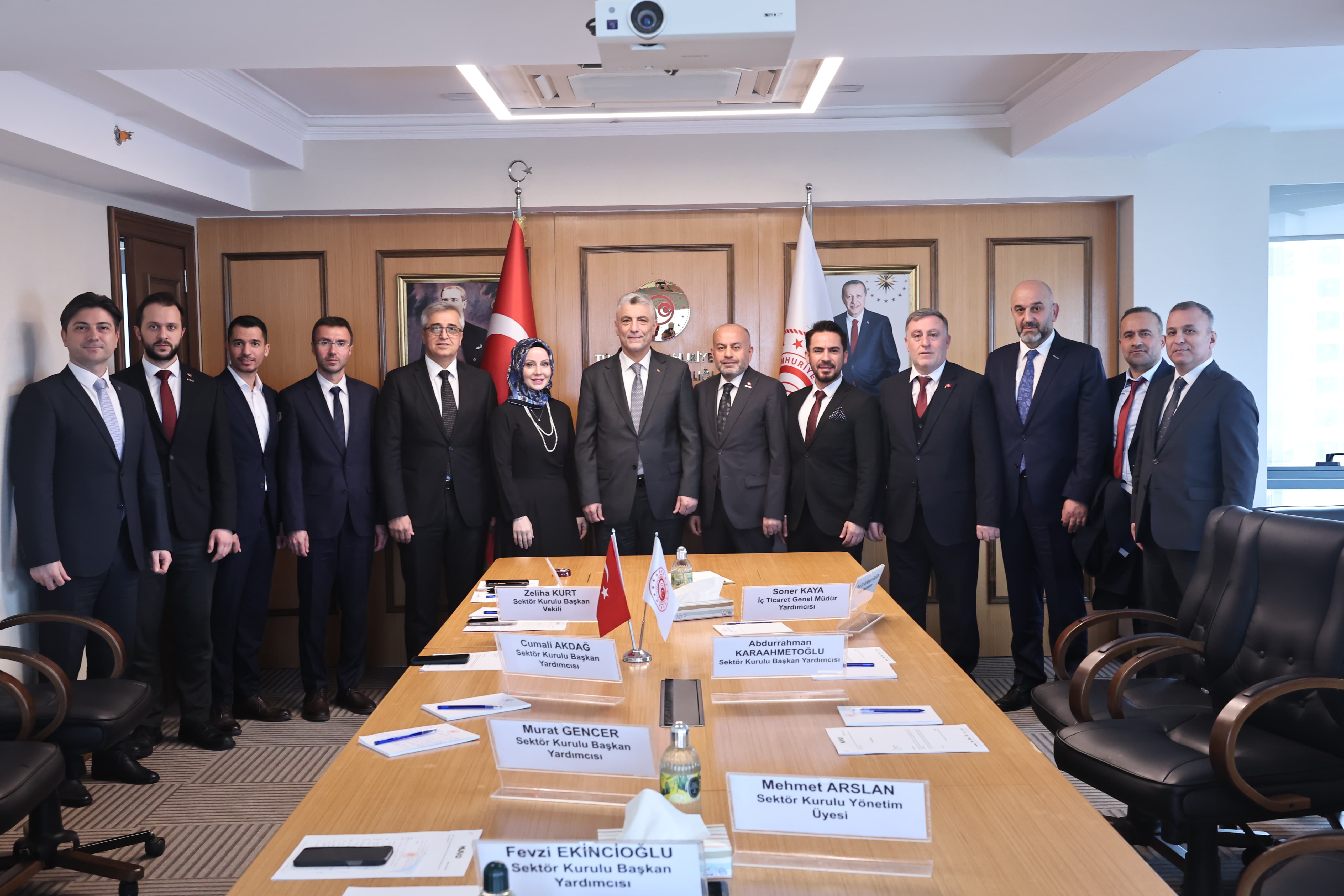 OTOMOTİV VE ULAŞIM ARAÇLARI SEKTÖR KURULUNDAN TİCARET BAKANI PROF. DR. ÖMER BOLAT'A ZİYARET