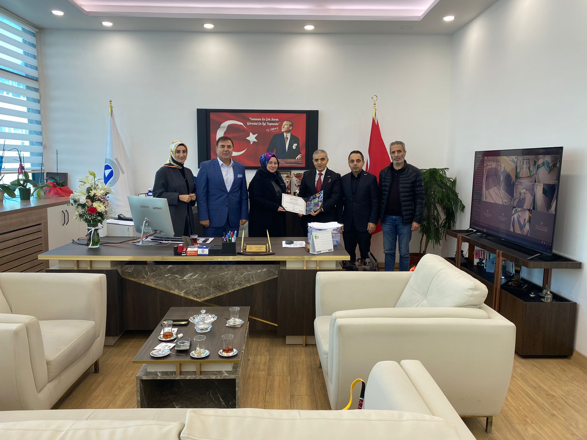LOJİSTİK SEKTÖR KURULUNDAN AYDOĞAN ÖZTİRYAKİ TİM SANDER DIŞ TİCARET MESLEKİ VE TEKNİK ANADOLU LİSESİNE ZİYARET
