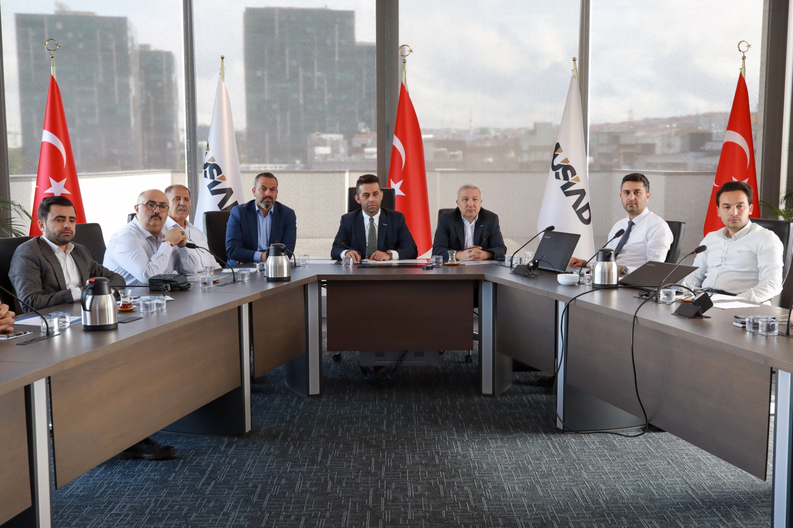 MOBİLYA VE DAYANIKLI TÜKETİM SEKTÖR KURULU VE TEKSTİL, DERİ VE HAZIR GİYİM SEKTÖR KURULU ARASINDA ÇAPRAZ TOPLANTISI GERÇEKLEŞTİRDİ
